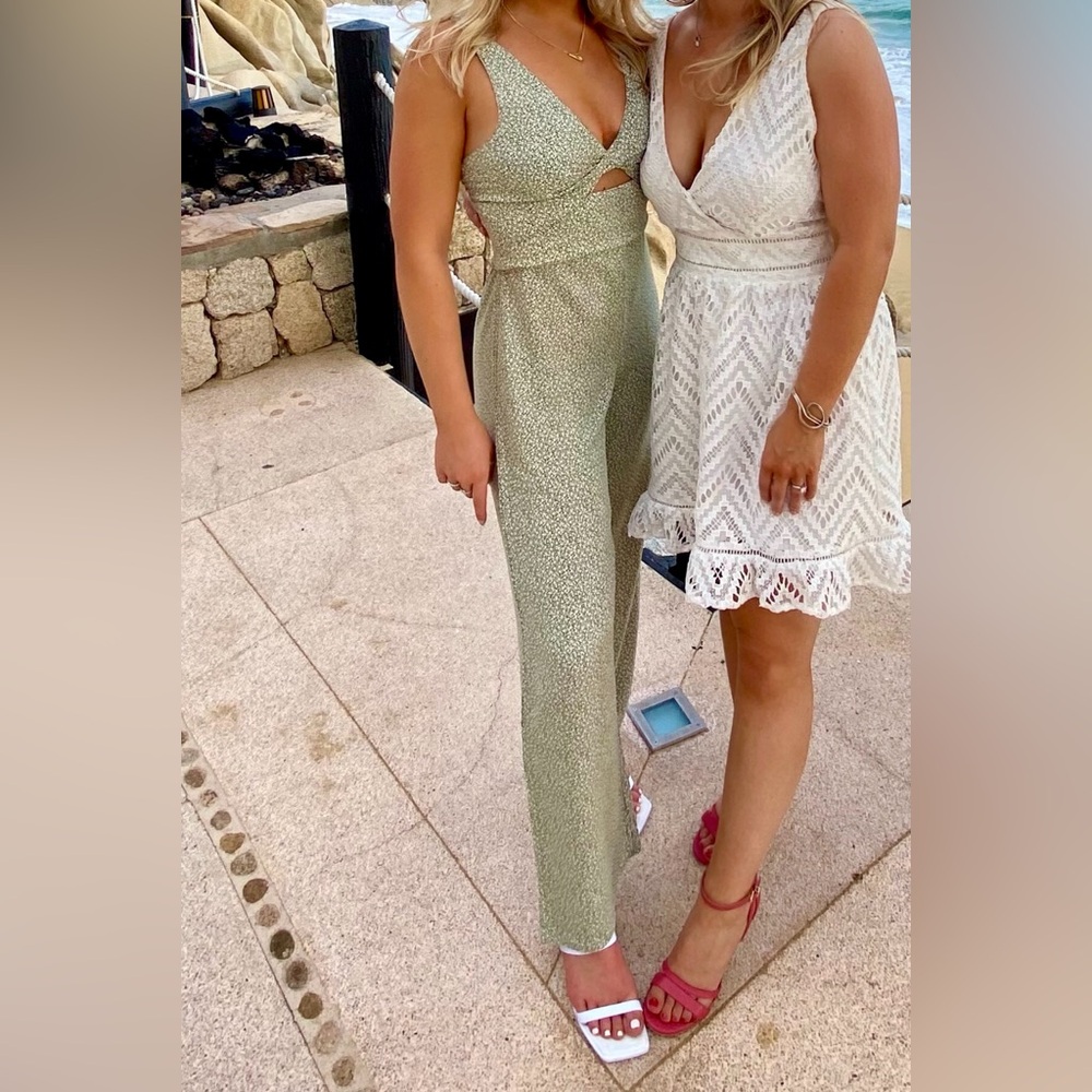 Abercrombie Floral Cutout Jumpsuit Sage Green – Small Tall